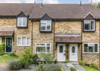 2 bedroom terraced house for sale in Halleys Ridge, Hertford, SG14 , SG14