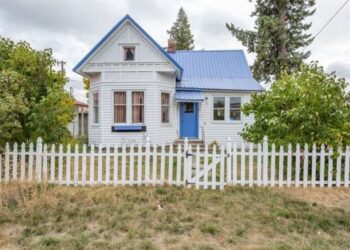 Country Cottages Under $200K in Beautiful Spots for Sale Right Now